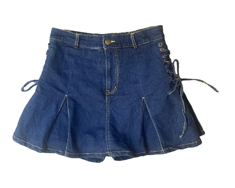 Vintage Y2K Mini Skirt Size 8 pleated skirt texture