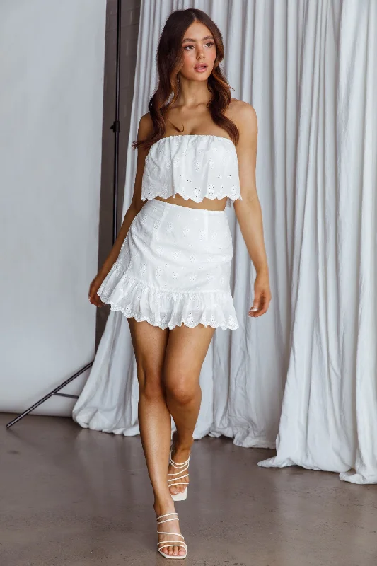 Kyla Scalloped Hem Mini Skirt White lace skirt elegant